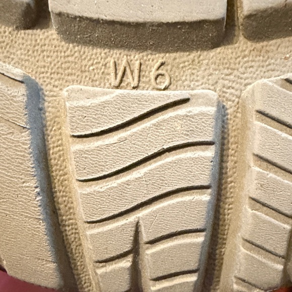 Chaco sandals with daisy print and toe strap - Picture 5 of 5